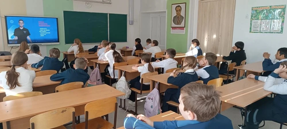 Профилактические уроки по безопасности в социальных сетях. На прошлой неделе проведены важные профил