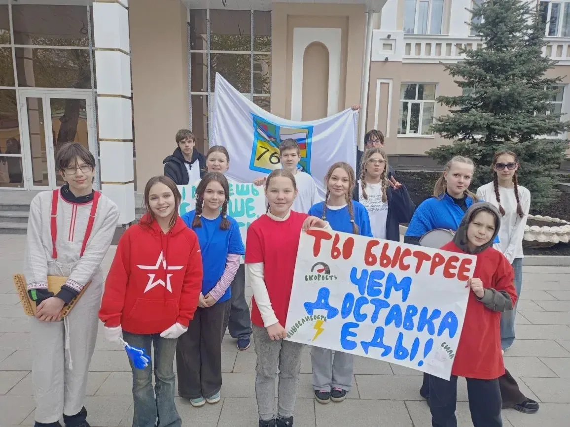 🏃‍♂️🎉 Наши болельщики — гордость полумарафона!  Сегодня на улице Советской царит невероятная атмосфе