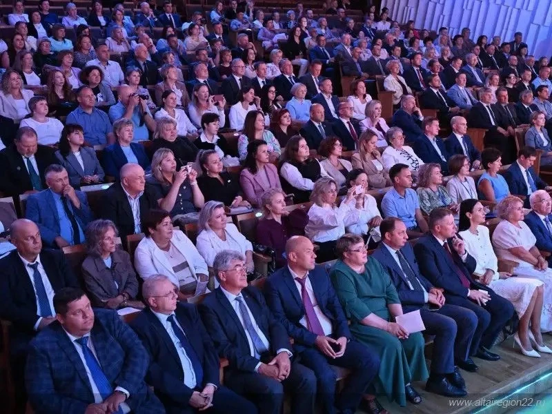 🏆 Дорожников Алтайского края наградили как лучших социально ответственных работодателей