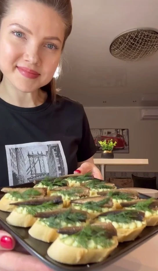 БУТЕРБРОДЫ СО ШПРОТАМИ