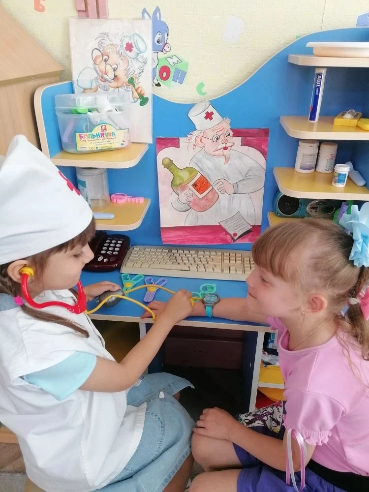 Дню медицинского работника🧑‍⚕ был посвящен сегодня тематический час  в подготовительно...