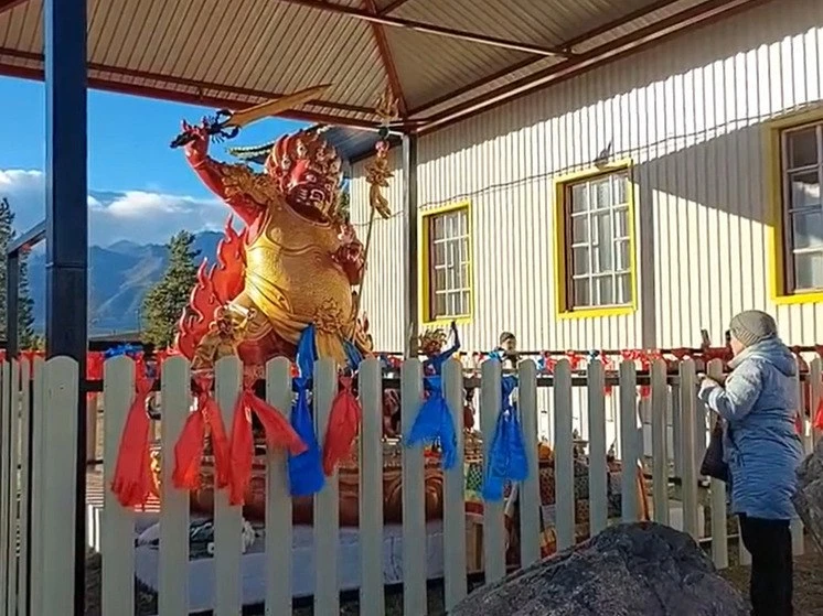 Уникальный буддийский комплекс «Жамсаран» освятили в Бурятии.