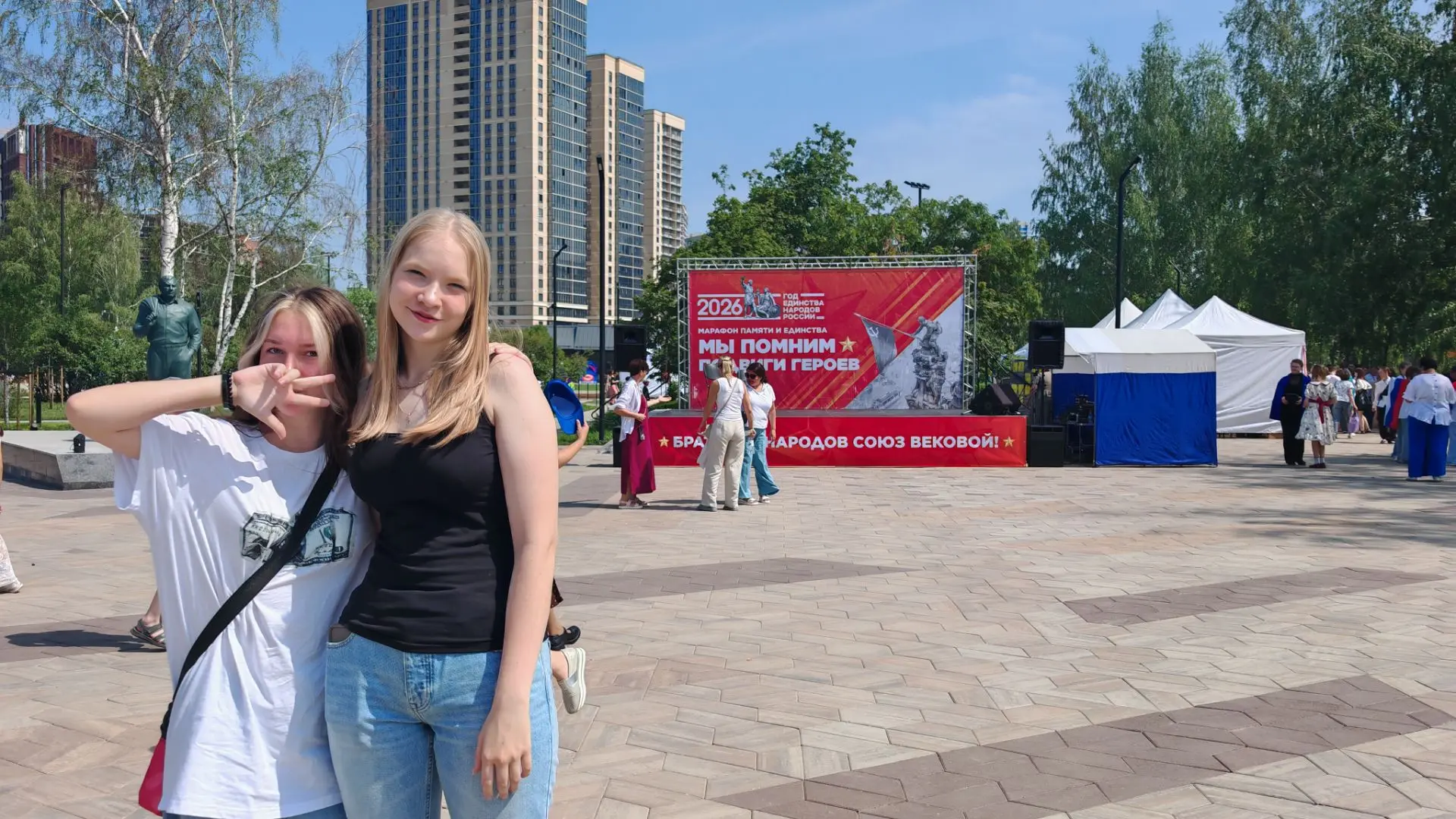 Гордимся нашими активистами! 🙌🌟

Сегодня наши ученицы Арина и Лера вместе с советником директора п