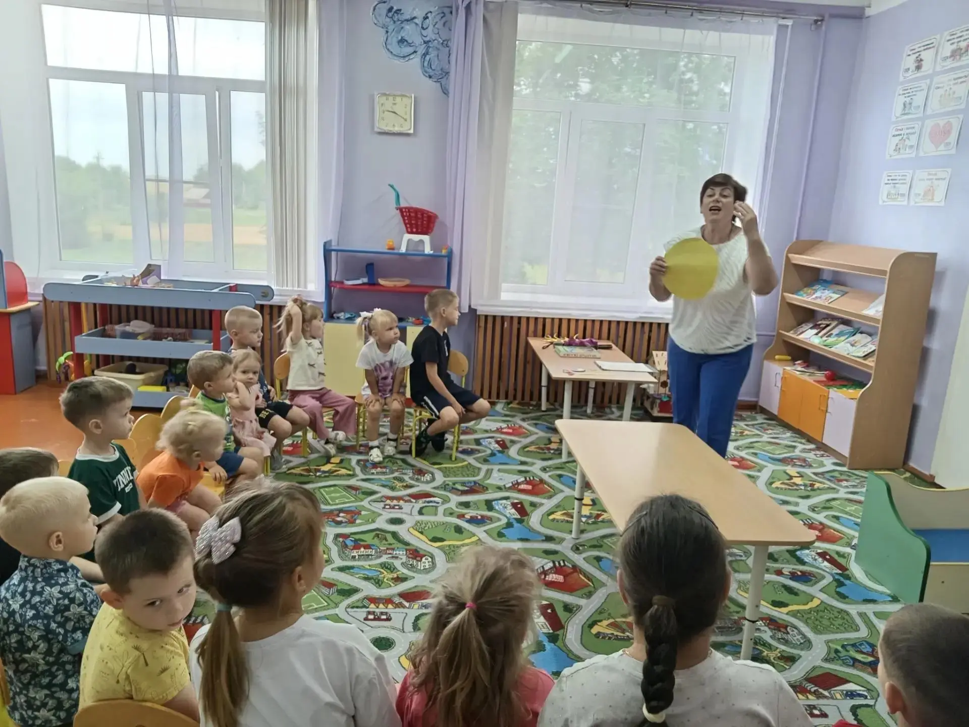 На очередном заседании литературно-художественного клуба «Мудрая сказка» ребята вместе ...