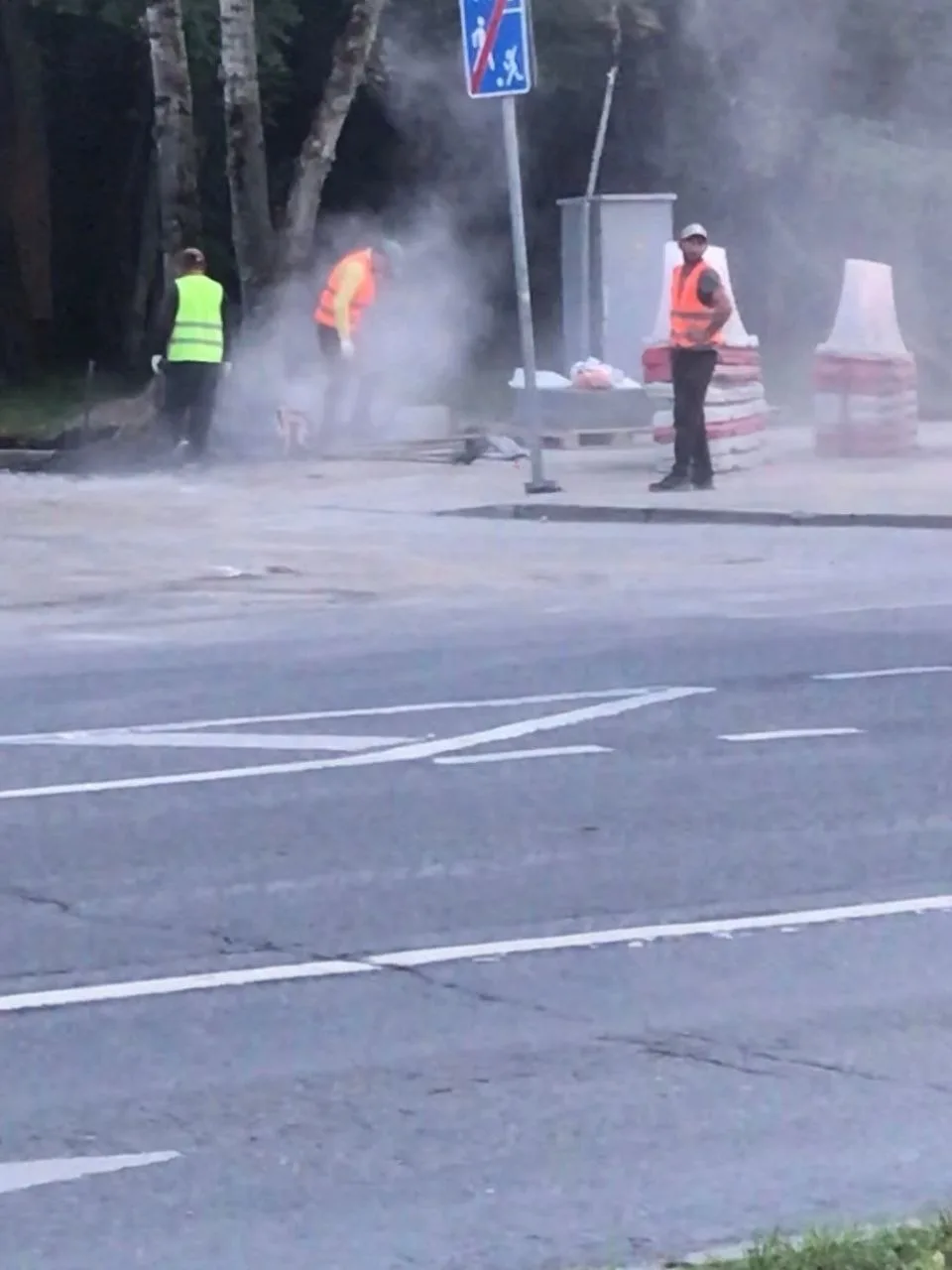 🔧 Стройка в пяти метрах от детской площадки — жители жалуются на пыль