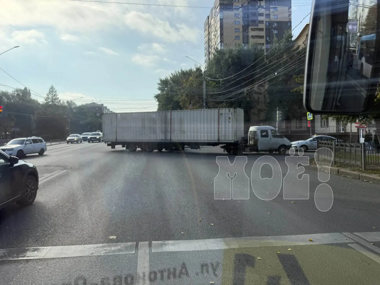 А это — причина утренней пробки на Московском проспекте.