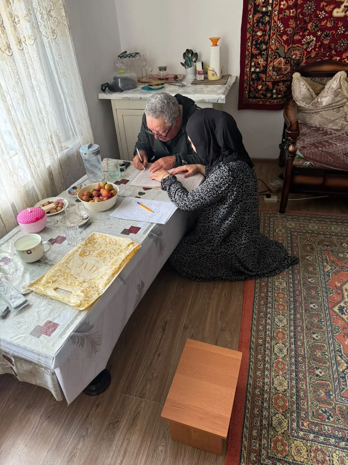 В отделении № 4 селения Анди свою благородную миссию выполняет социальный работник Гази...