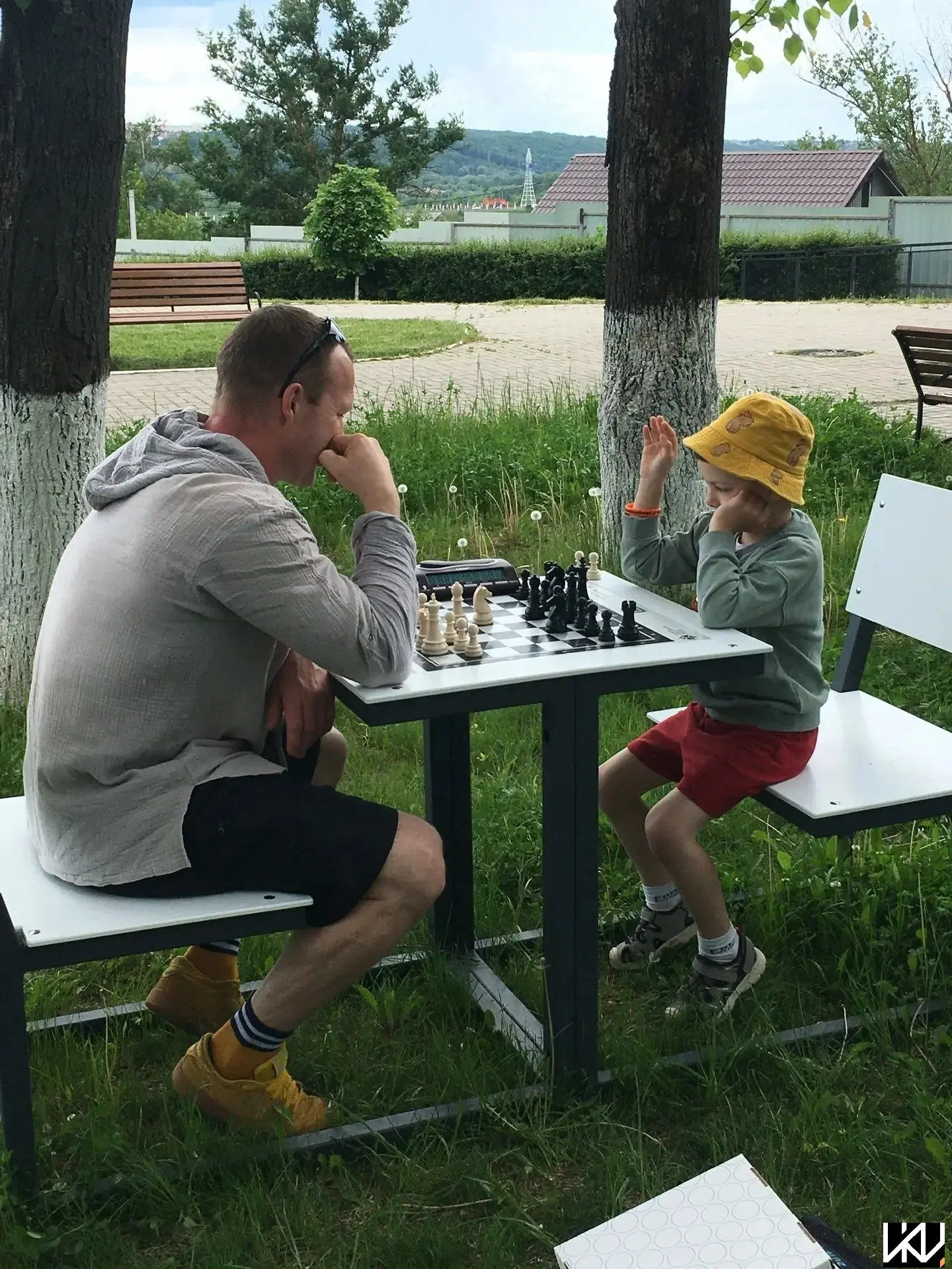 Лето, солнце, шахматы — что ещё нужно для счастья? ☀️♟️Летние шахматы — это отдельная магия. Здесь н
