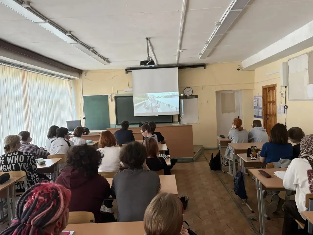 «Зазеркалье»: урок, который нельзя пропустить.

Обучающиеся 10-11 классов посмотрели документальный 