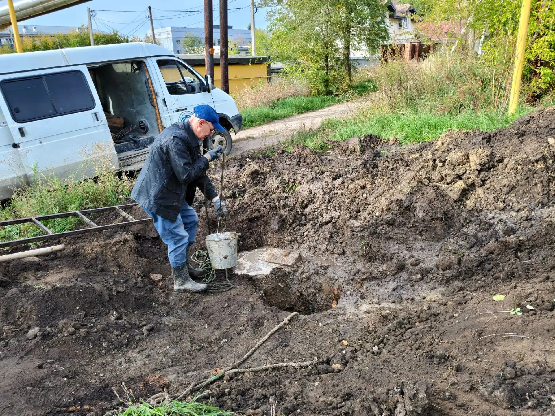 📅Сегодня службой "Канализационное хозяйство" проводились работы по устранению течи кан...