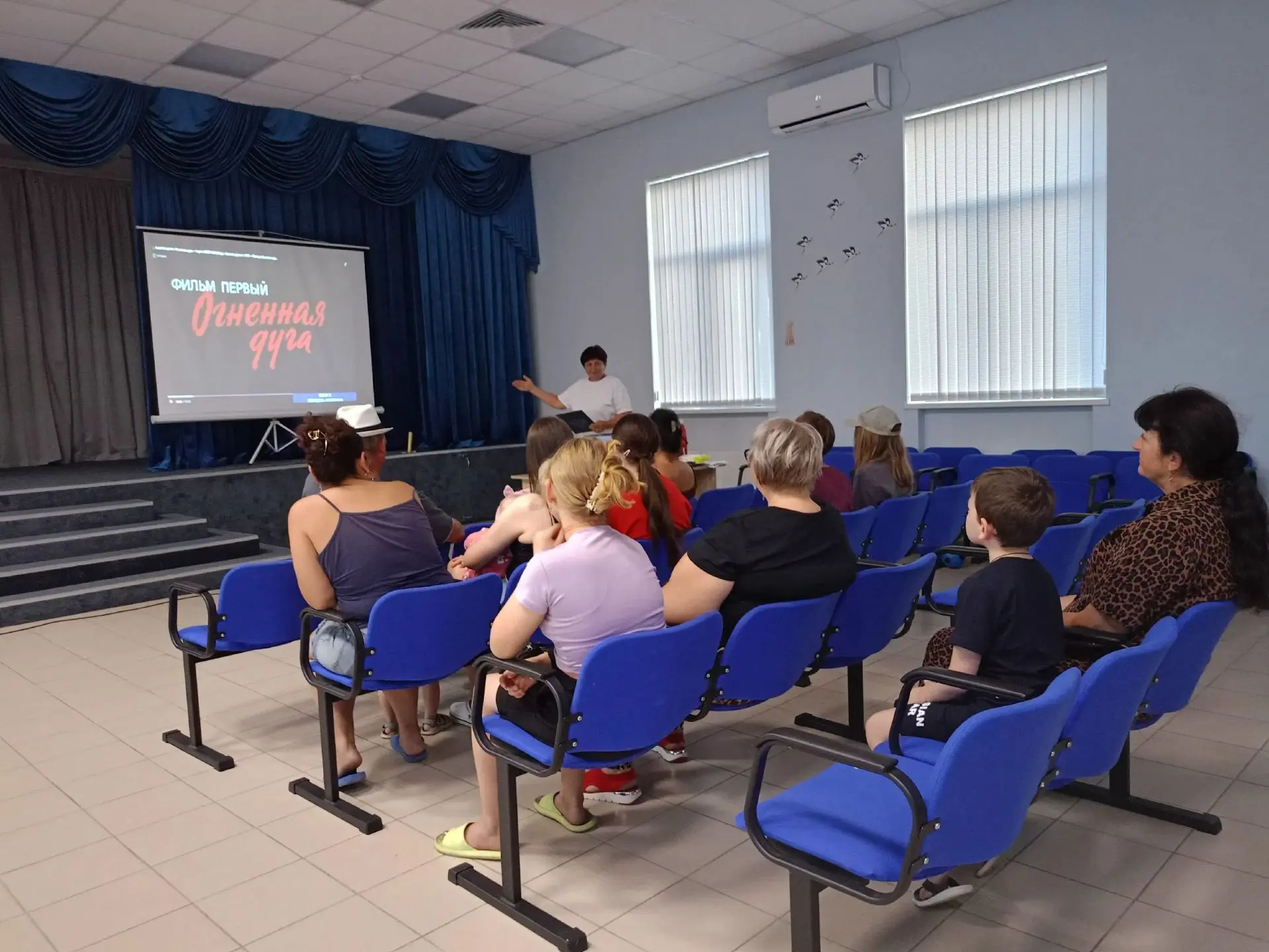 Уважаемые жители!

На этой неделе в Нижнеерохинском сельском клубе провели  патриотический час  Курс