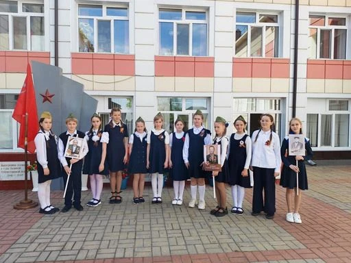 МИТИНГ, ПОСВЯЩЕННЫЙ 81-ЛЕТИЮ СО ДНЯ ПОБЕДЫ В ВЕЛИКОЙ ОТЕЧЕСТВЕННОЙ ВОЙНЕ
8 мая в нашей школе прошел 