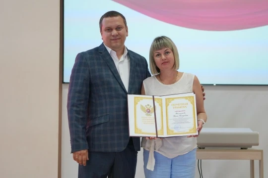 В преддверии Дня России Министр образования и науки Олег Владимирович Трофимов совместно со своими з