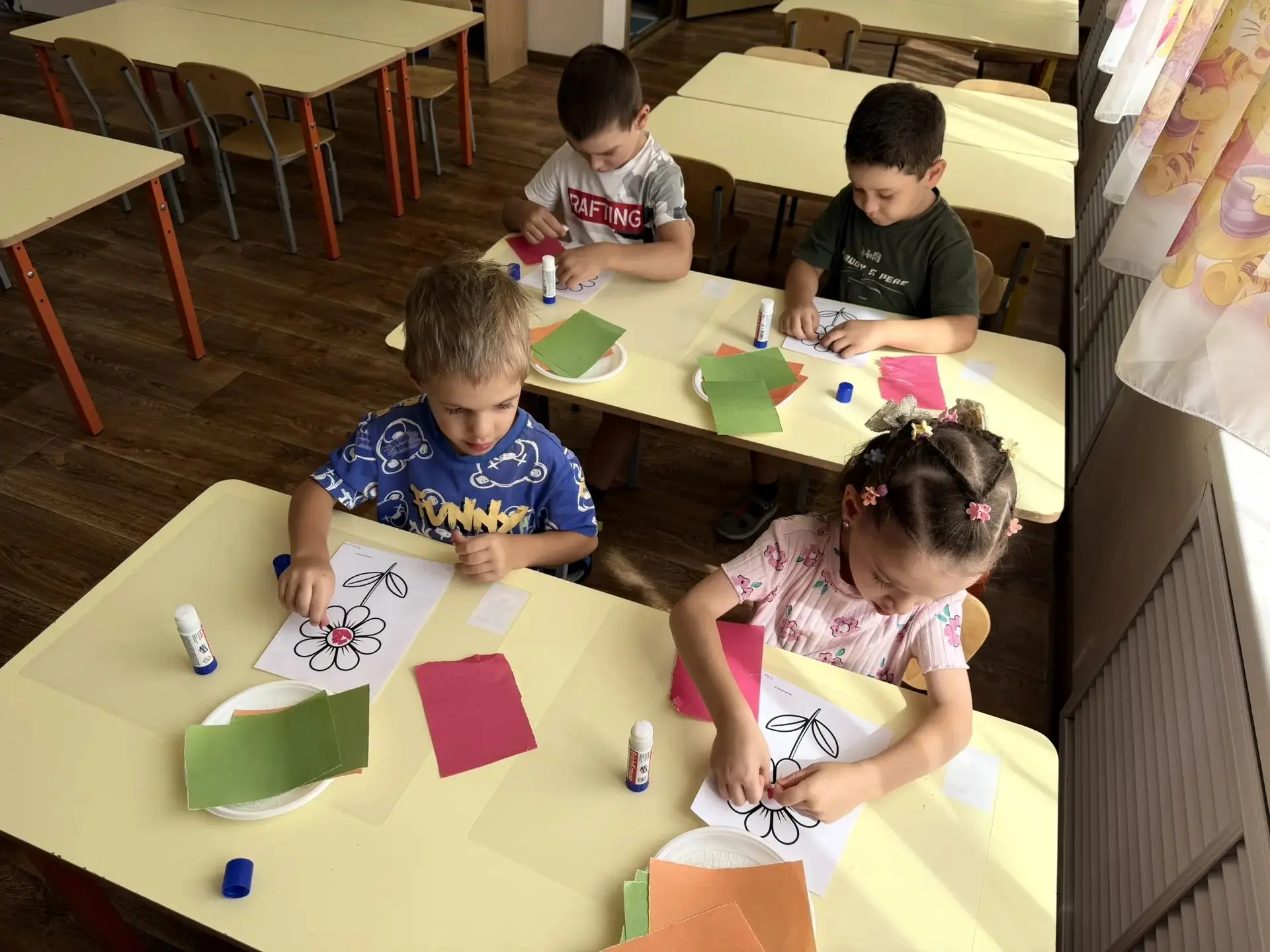 Художественно-эстетическое развитие (Аппликация) в средней группе.