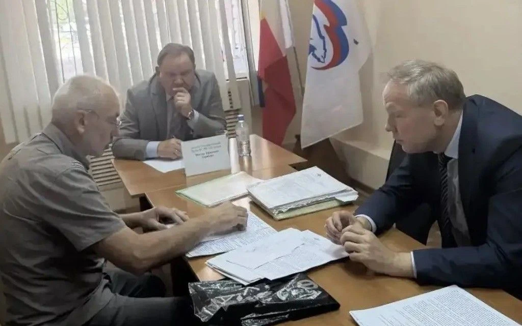Депутат Виктор Дерябкин посетил Семикаракорский район
https://semivest.ru/2026/06/17/deputat-viktor-