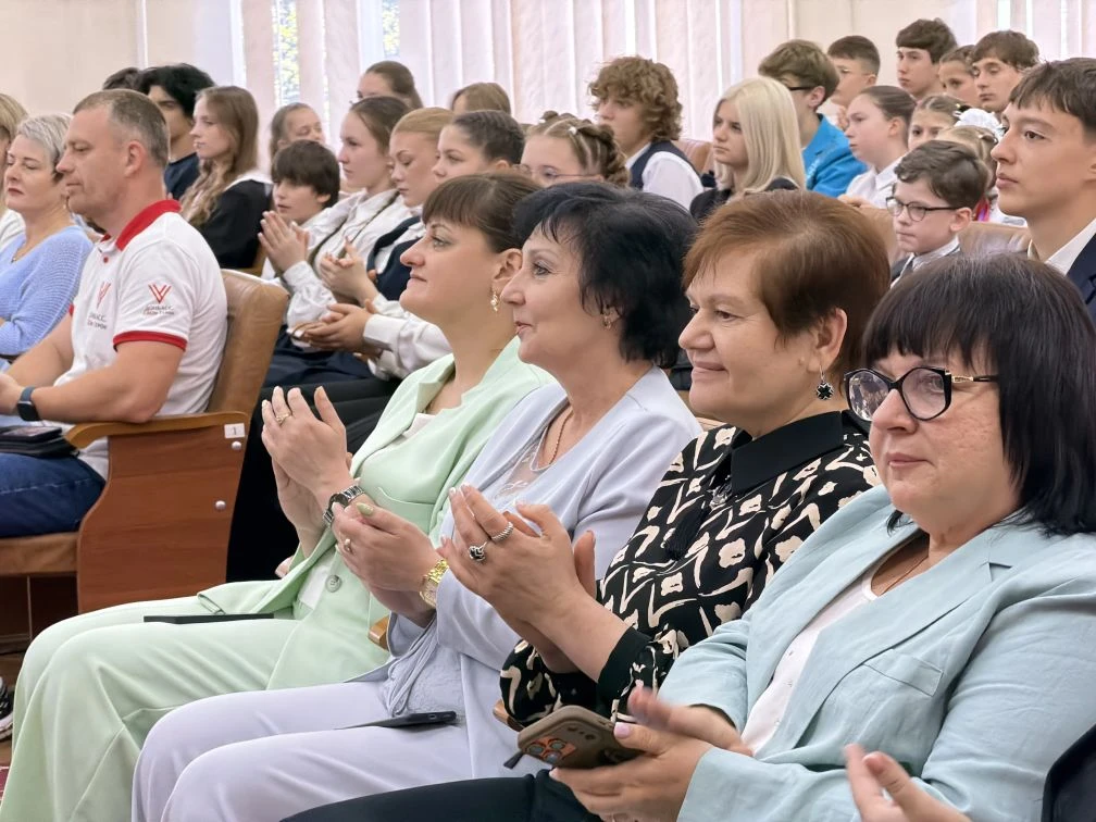🎉В преддверии завершения учебного года в администрации городского округа Макеевка состоялось торжест