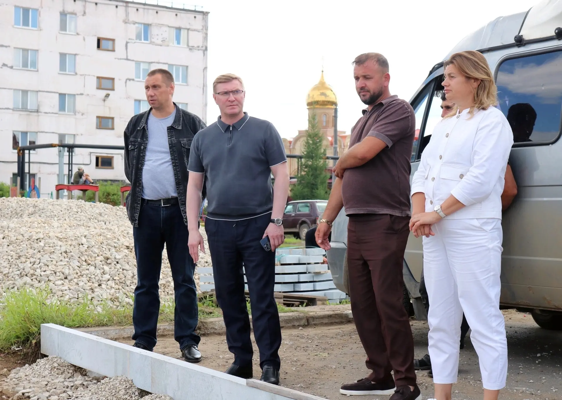 Артём Трушков вместе со специалистами управления ЖКХ и УБС администрации округа провёл ...