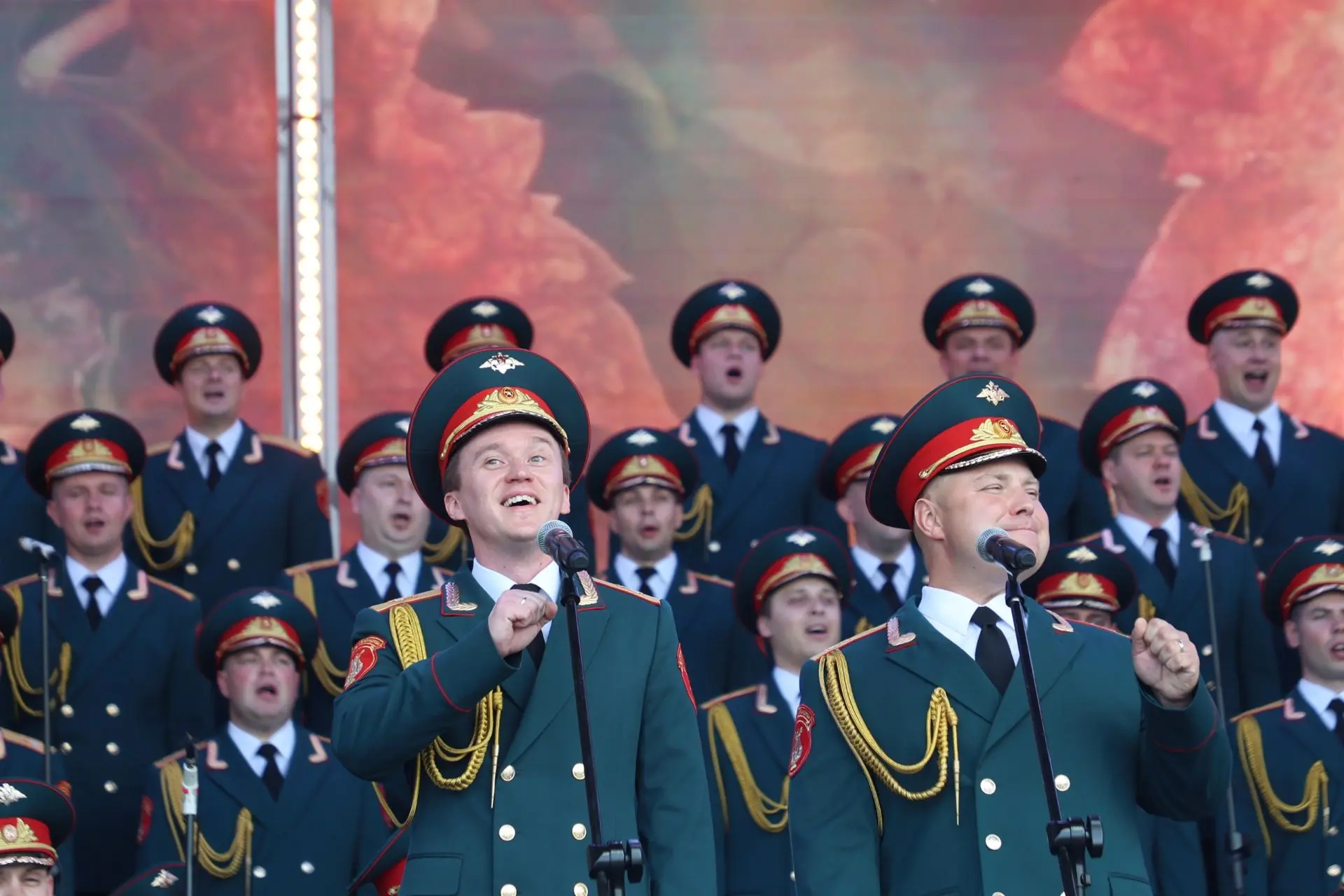 Празднование Дня города продолжается, и мы поздравляем всех, кто прямо сейчас стоит на защите нашей 