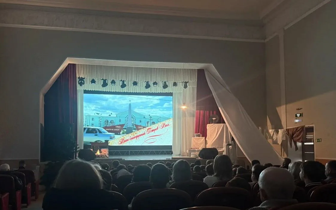 🔥 Концерт-спектакль «Гордимся мы историей твоей» прошёл 2 февраля в ДК Петрова Вала

Сначала вниман