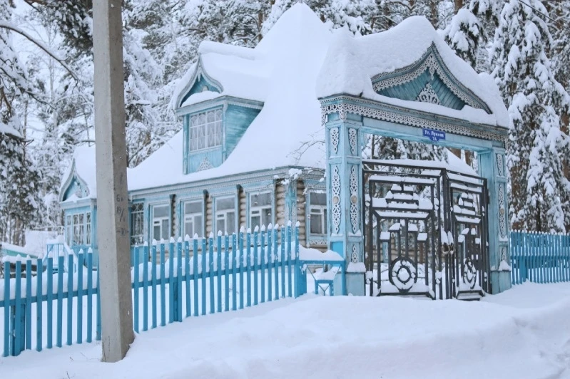 🏠 В пригородном лесу Тамбова продают «дом из русской сказки»

Настоящий терем среди деревьев — полн