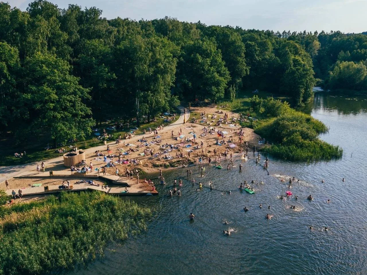 Где в Нижнем сейчас лучше всего искупаться и позагорать? 🌊  Интересуют места, где и вода нормальная,