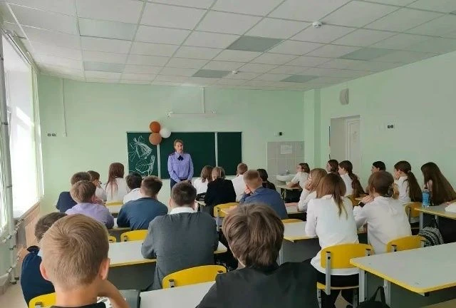 Сотрудник следственного управления провела профилактическое занятие с несовершеннолетними