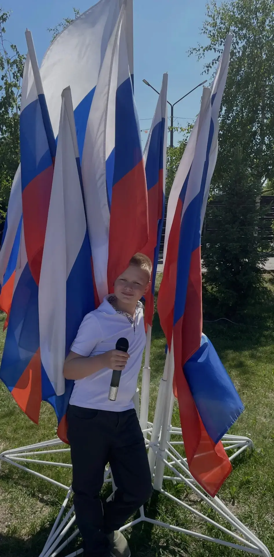 Прядкин Роман, 3г,  с удовольствием занимается вокалом. 

12 июня Роман выступал на концерте,посвяще