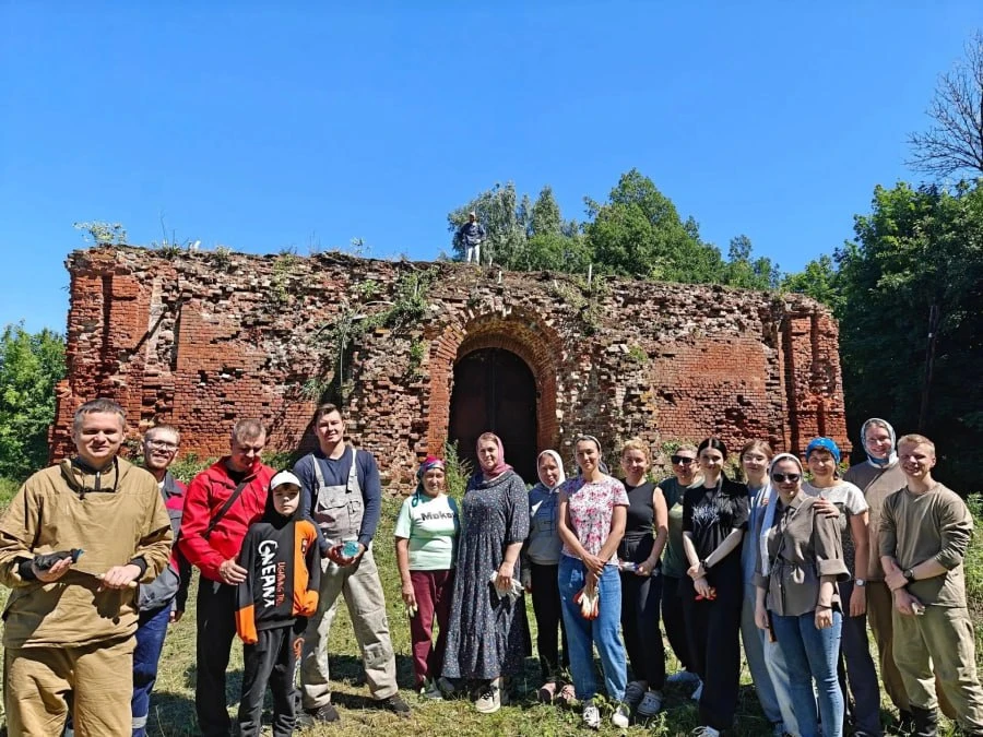 ⛪️ Волонтёры помогают сохранить храм Параскевы Пятницы в Дятлово

В селе Дятлово Рязанского округа в