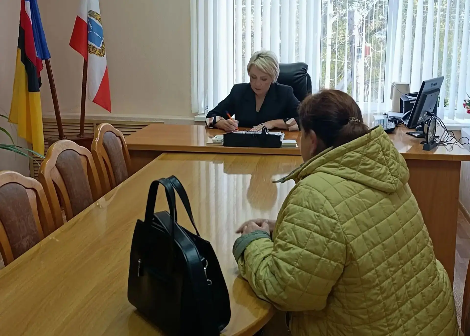 Депутат Собрания депутатов ЭМР Юлия Короткова провела личный прием участников специальн...