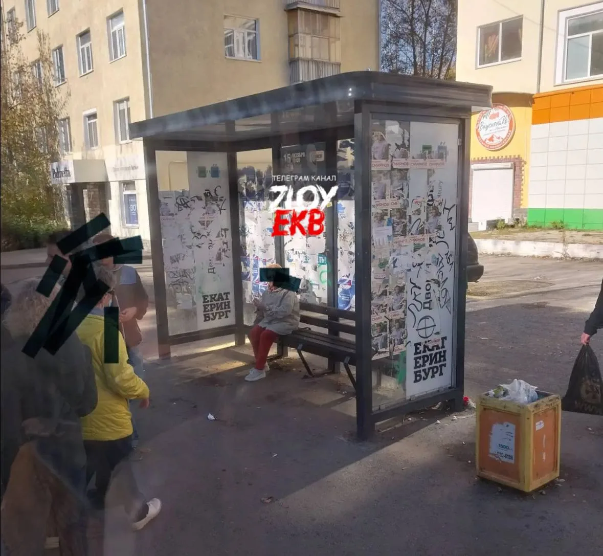 В районе поставили новые остановки — чистые, красивые.
