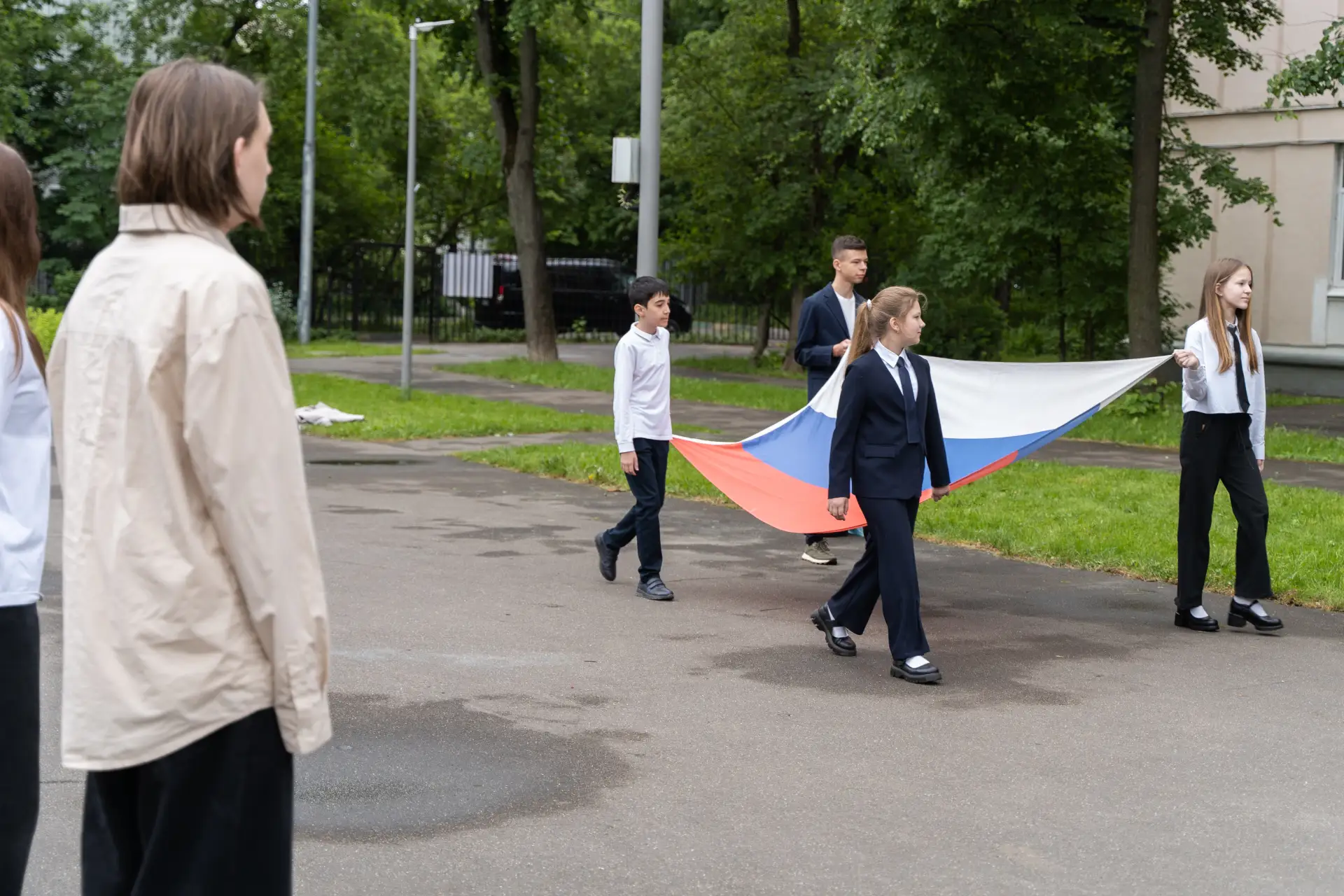 🇷🇺 Финальная церемония поднятия Государственного флага в этом учебном году состоялась!   Вот и проле