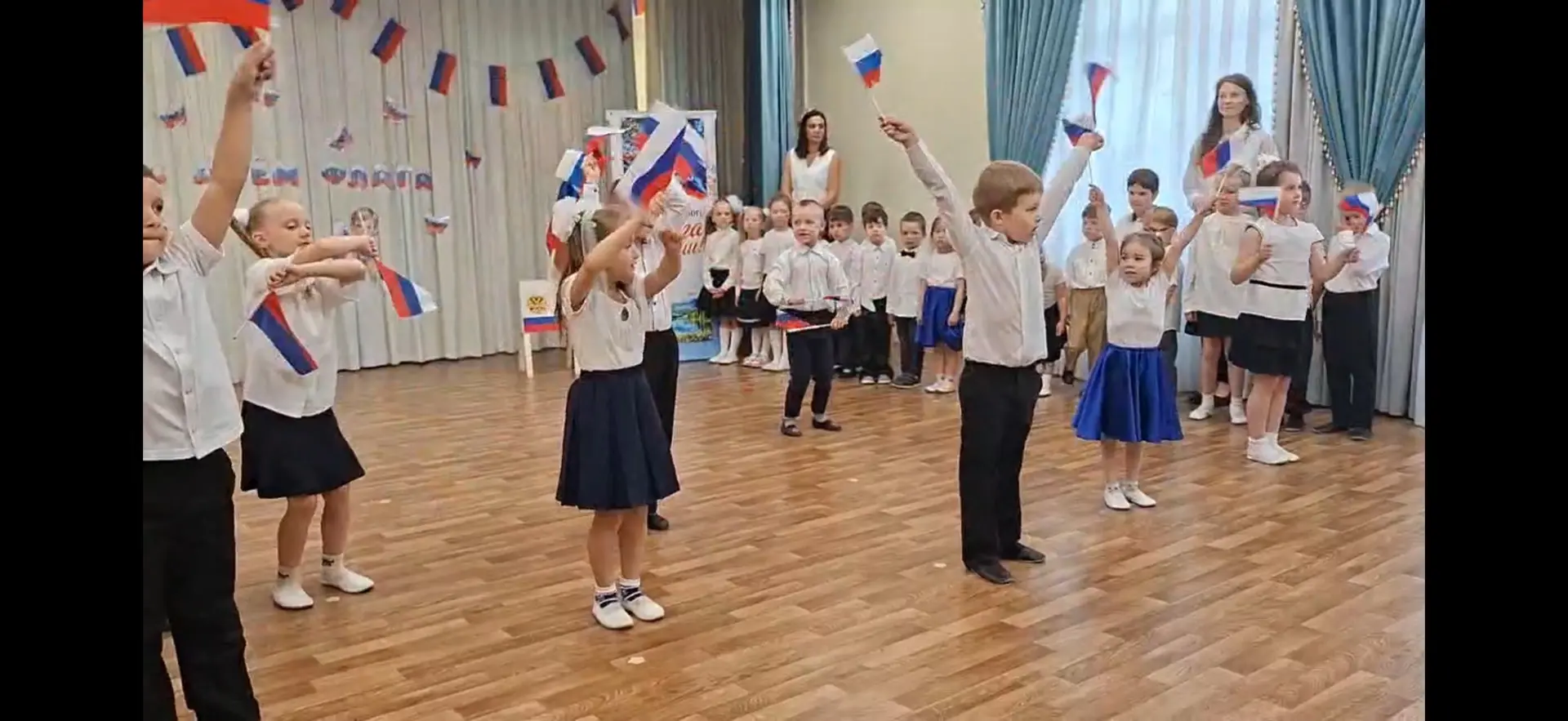 🇷🇺 Сегодня вся Россия отмечает День Государственного флага Российской Федерации, и во...
