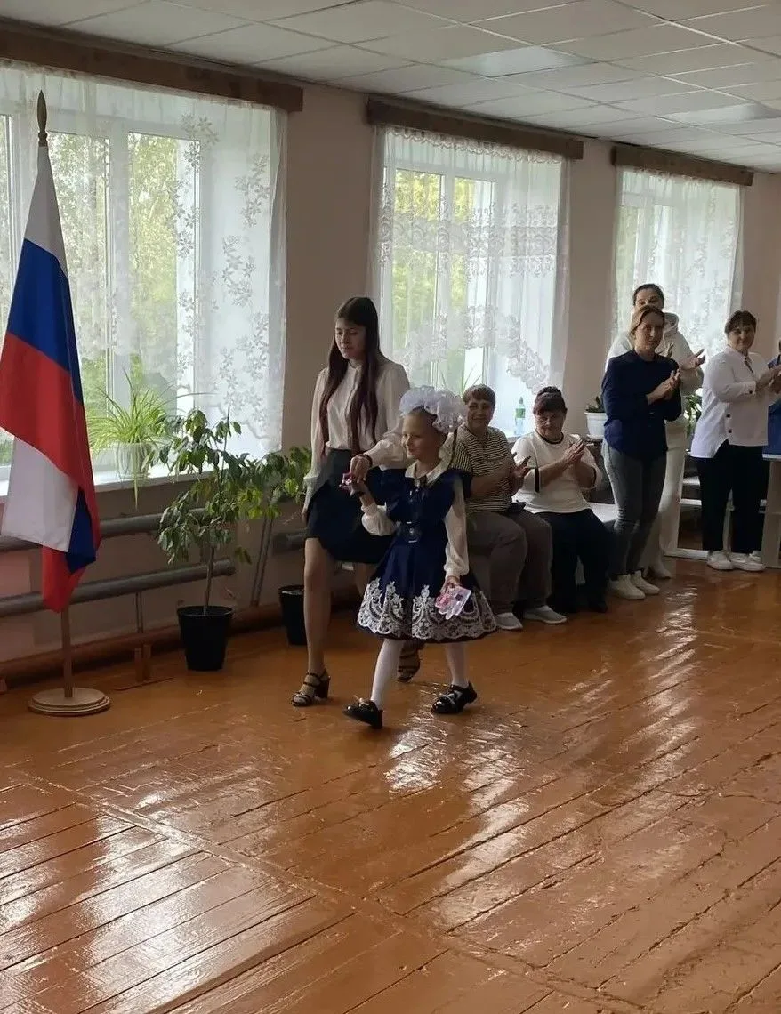 Сегодня, 1 сентября, школьные дворы вновь наполнились звонким смехом, яркими красками о...