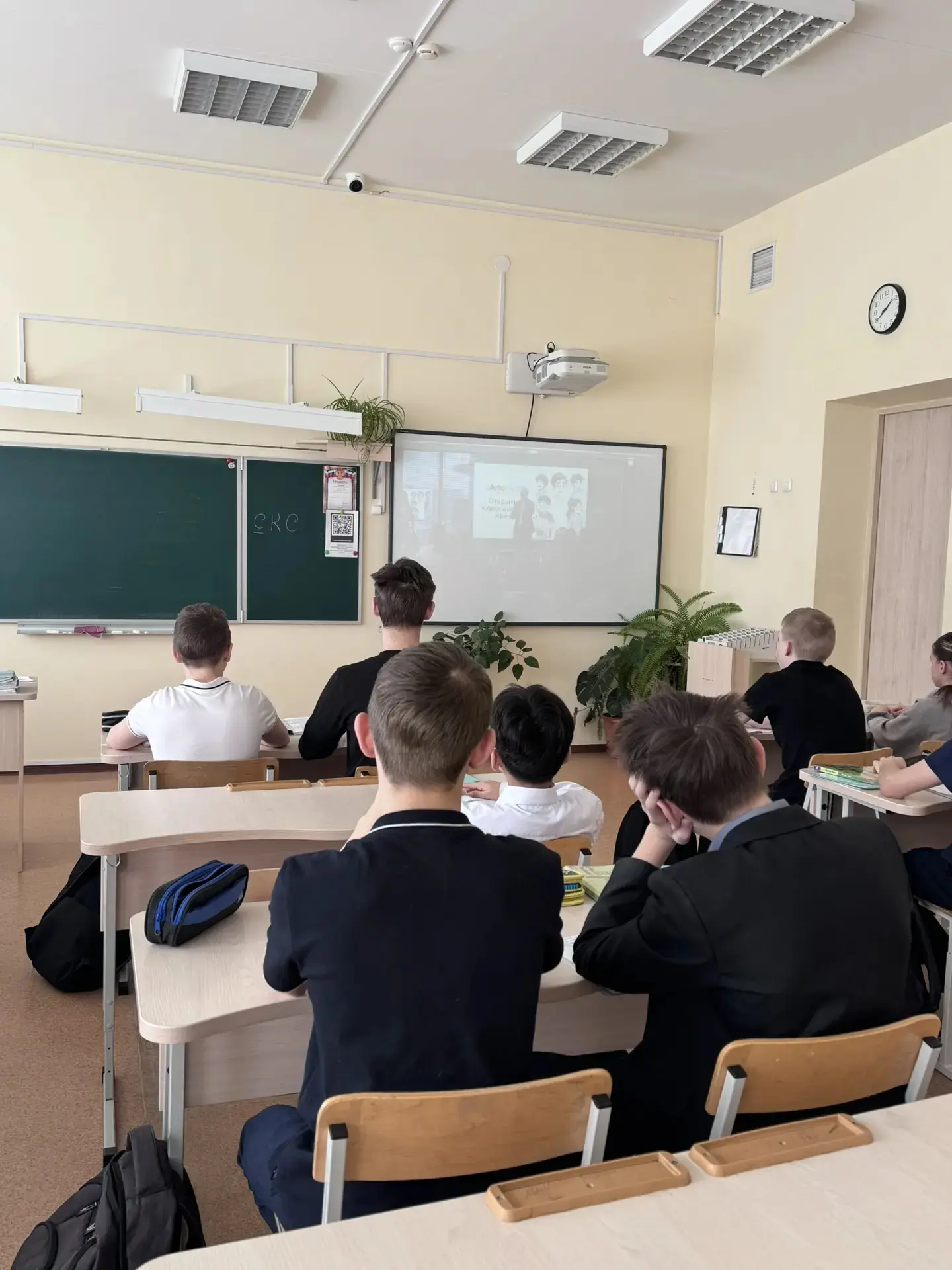 🌐Ученики 7А и 7В классов приняли участие в  мероприятии – «Урок цифры». Это - Всероссийская акция, н