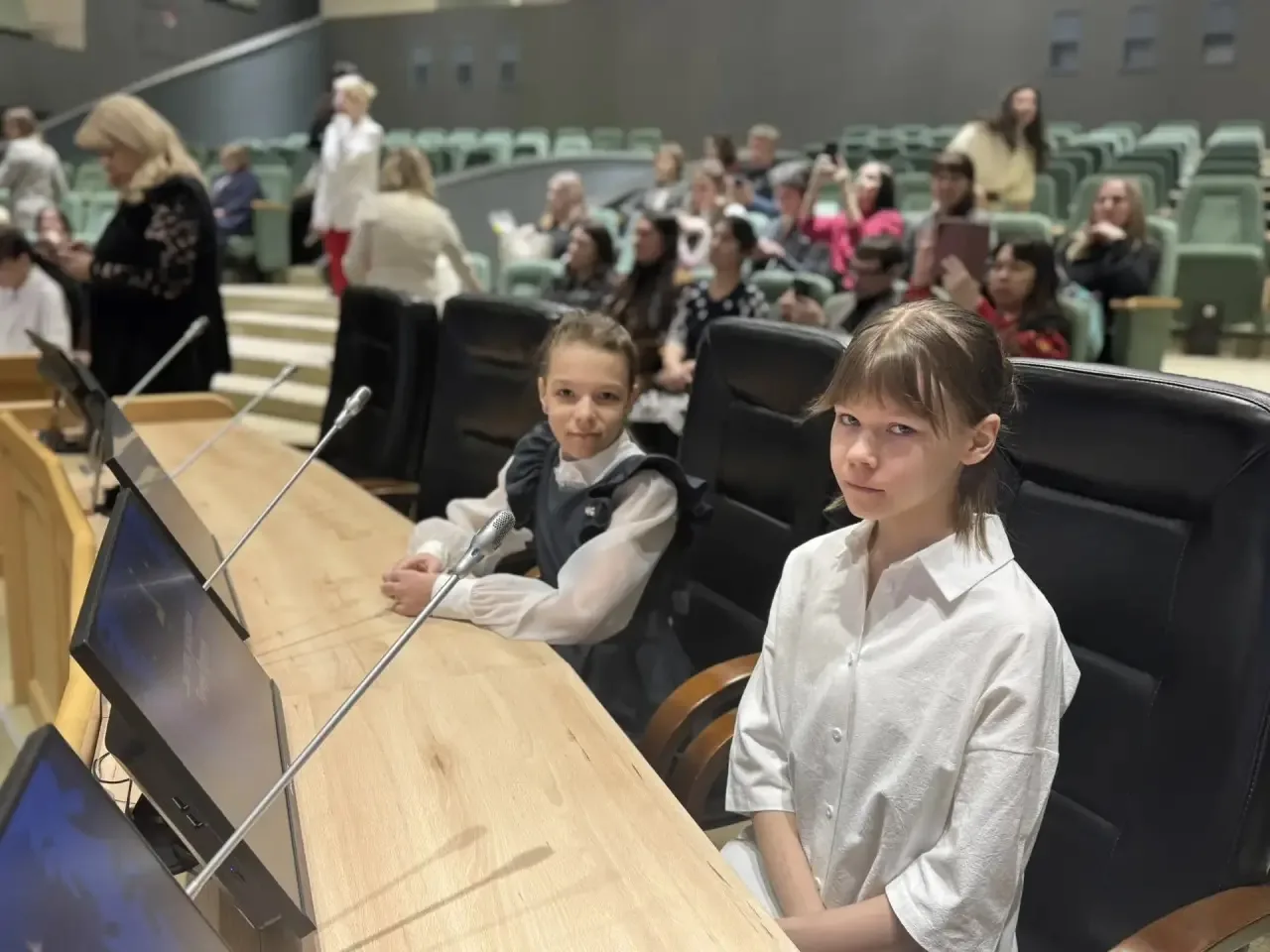 🎨🏆Золотой юбилей сказки: наши ученицы победили в конкурсе к 211-летию Петра Ершова!   В этом году мы