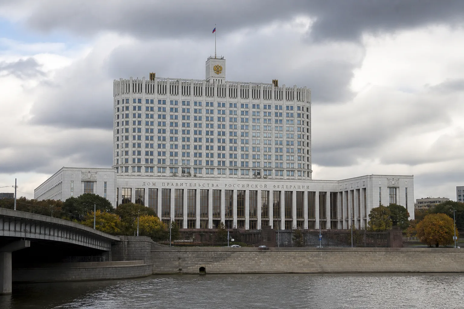 Правительство РФ расширило меры поддержки для организаций и ИП, пострадавших из-за атак...
