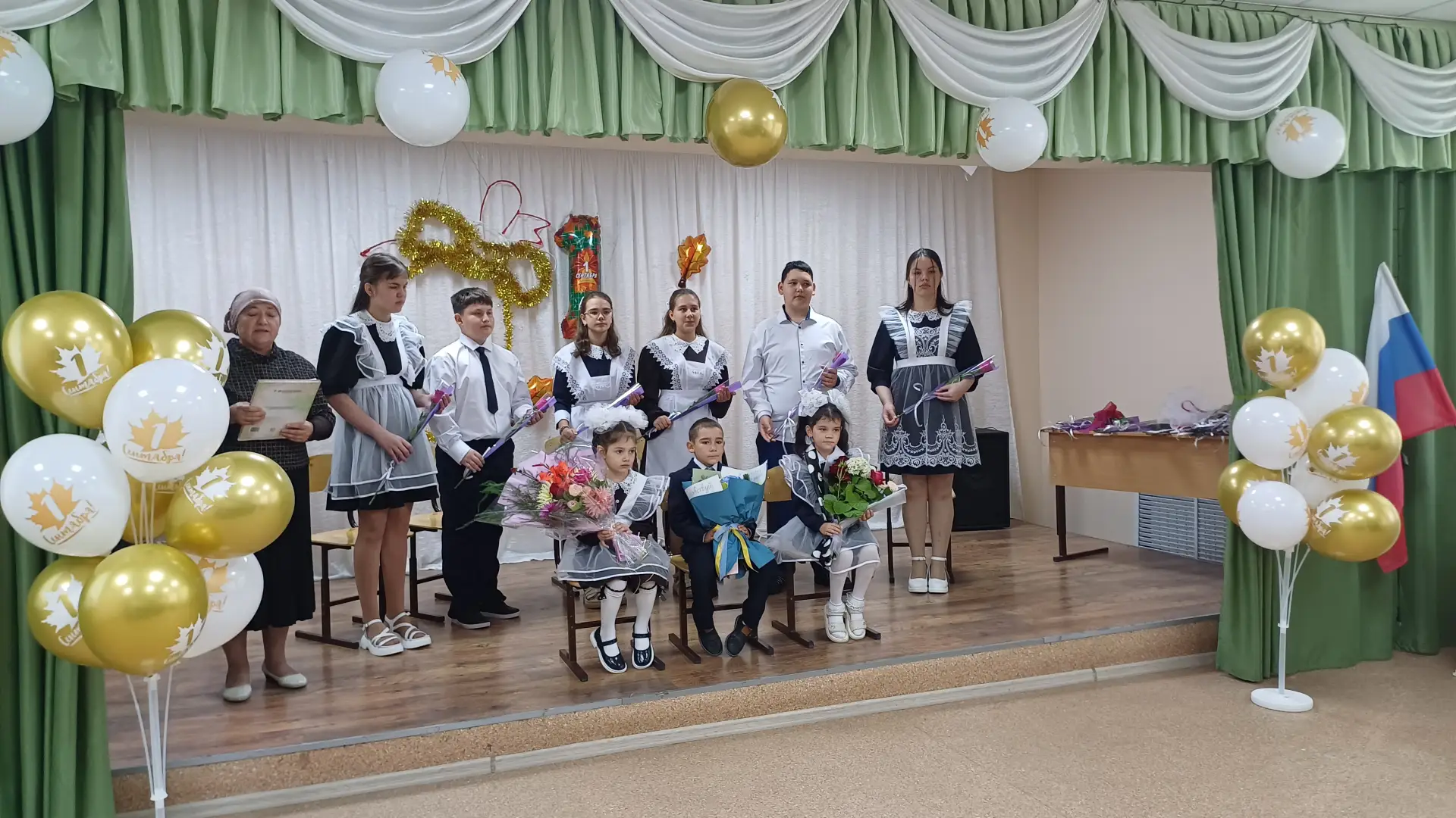 Сегодня в нашей школе состоялась торжественная линейка, посвящённая началу нового 2026-...