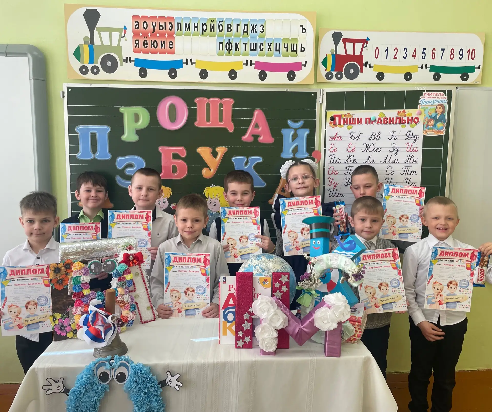 На прошлой неделе в нашей #Школа_Нижнин_Прыски было особенно шумно и радостно! Свою пер...