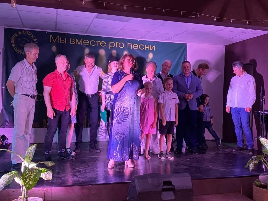 История нашего фестиваля началась с небольшого концерта "Москва собирает друзей!, орган...