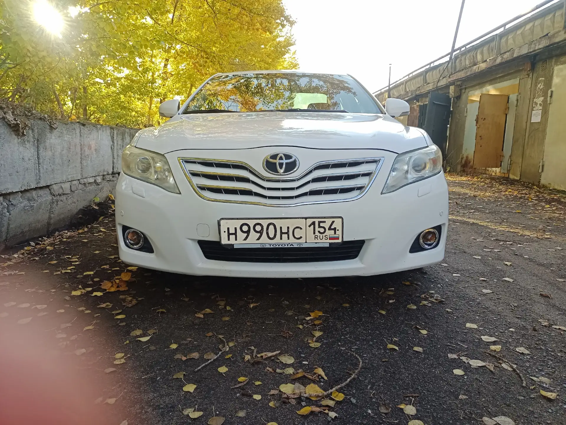 Камри 40 рест , 2010г 2,4 автомат. Я второй хозяин новый аккумулятор весной обслуживал ...