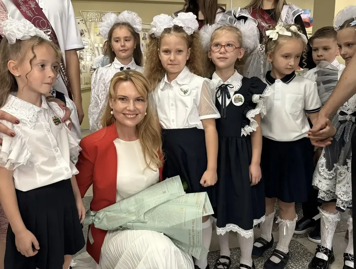 Сколько бы тебе ни было лет, первоклассник ты или выпускник, ведешь сына или дочку в шк...