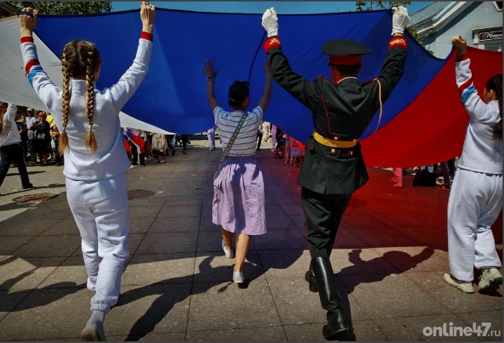 🇷🇺 Три цвета единства: как Ленобласть отметит День Государственного флага