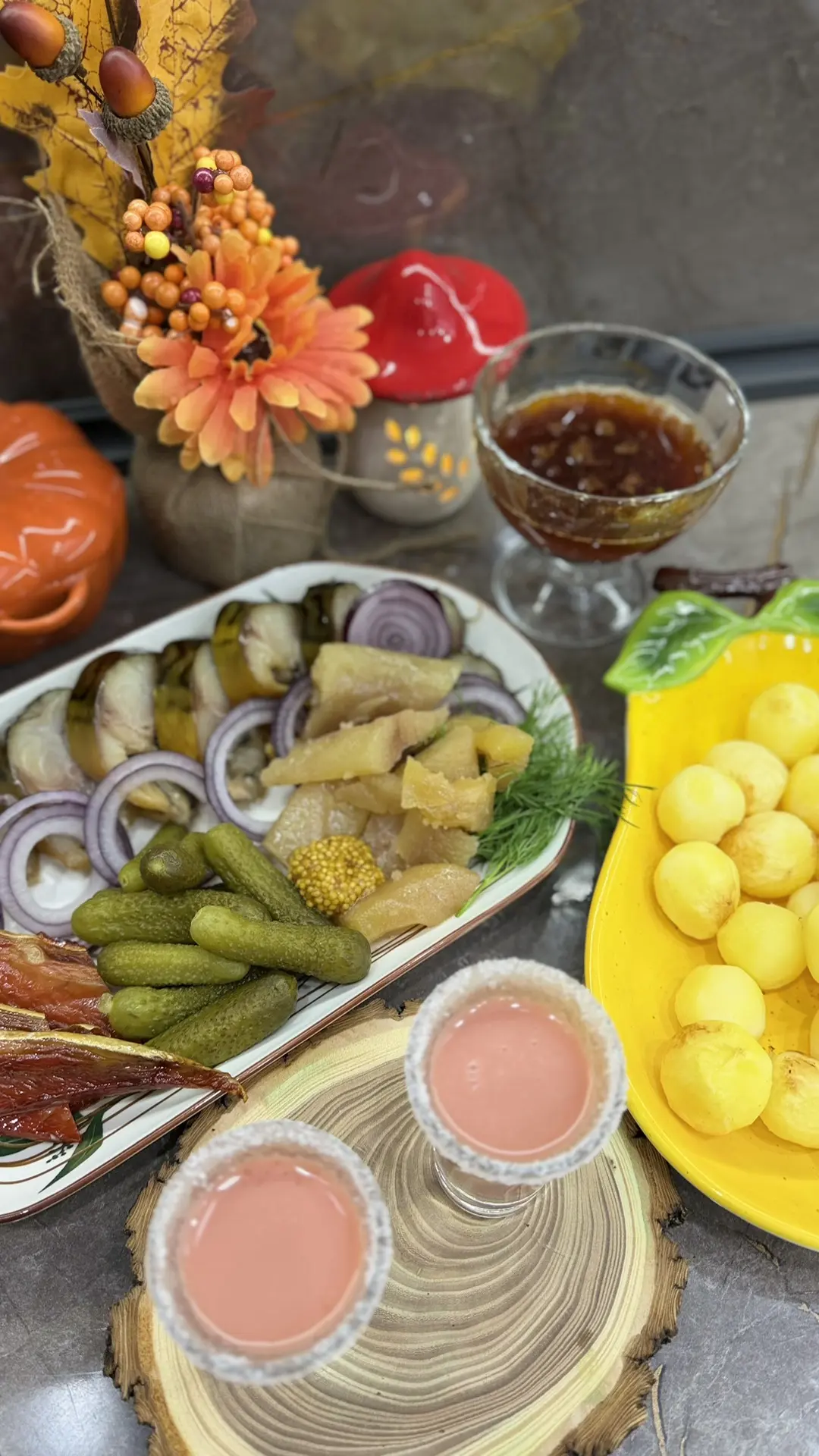 Я хотела просто снять рецепт масла для картошки и унесло меня 🔥🔥🫣 целый стол опять
