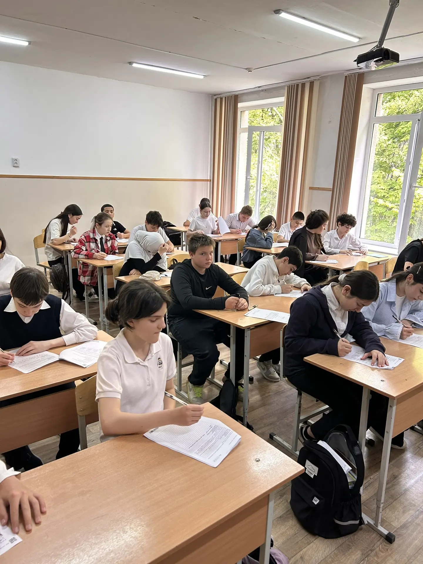 ✅ Сегодня прошёл третий день всероссийских проверочных работ! ✍️  Ребята из 5, 6, 7, 8 и 10 классов 