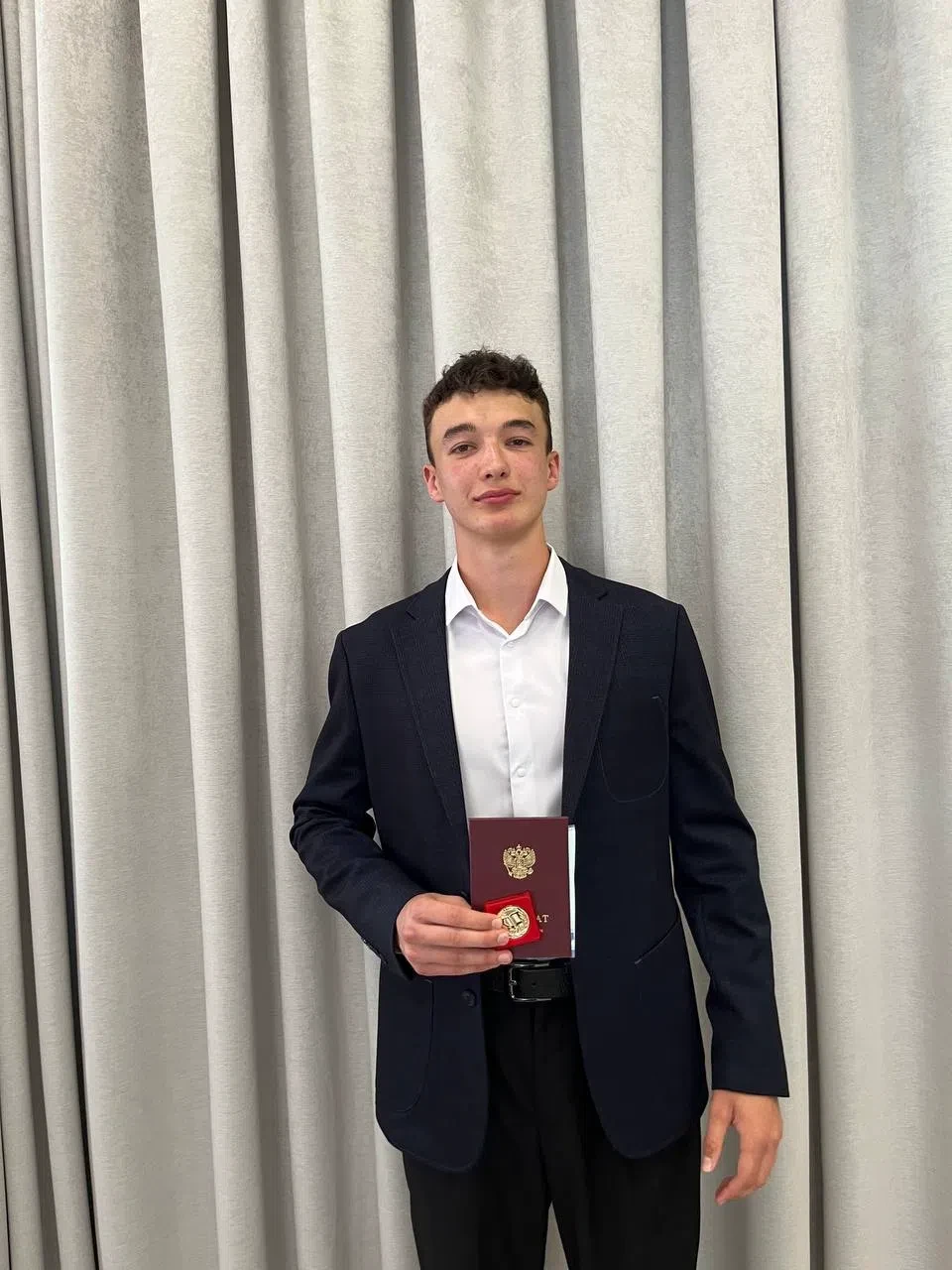 Поздравляем Дударова Илью с окончанием школы с золотой медалью!🏅

Илья, капитан сборной команды юно