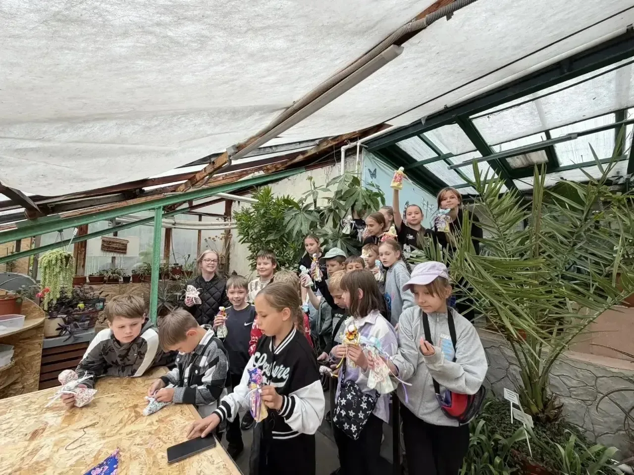 🌧 Даже дождь не смог испортить атмосферу в нашем лагере! 🎉

Сегодня у нас прошёл День Дружбы — и о