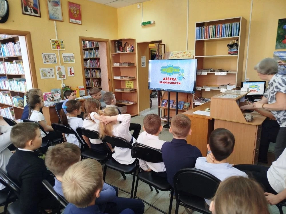 📚 28-го апреля ученики 2А класса вместе с классным руководителем Ворошилиной А. Н. посетили нашу Дет