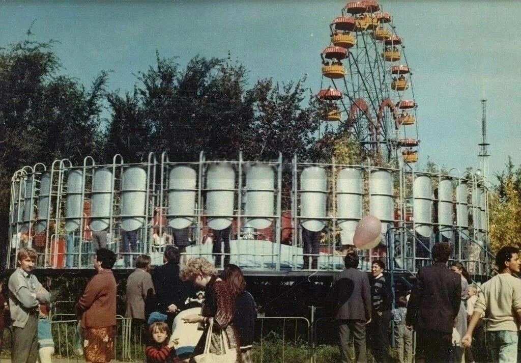 Известная 80х годах карусель "Сюрприз"