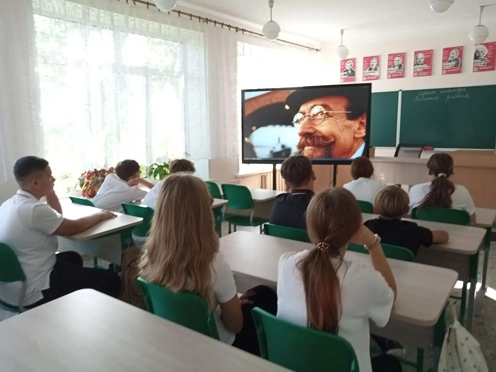 Сегодня во всех школах страны прошли "Разговоры о важном", посвященные людям труда, чья...