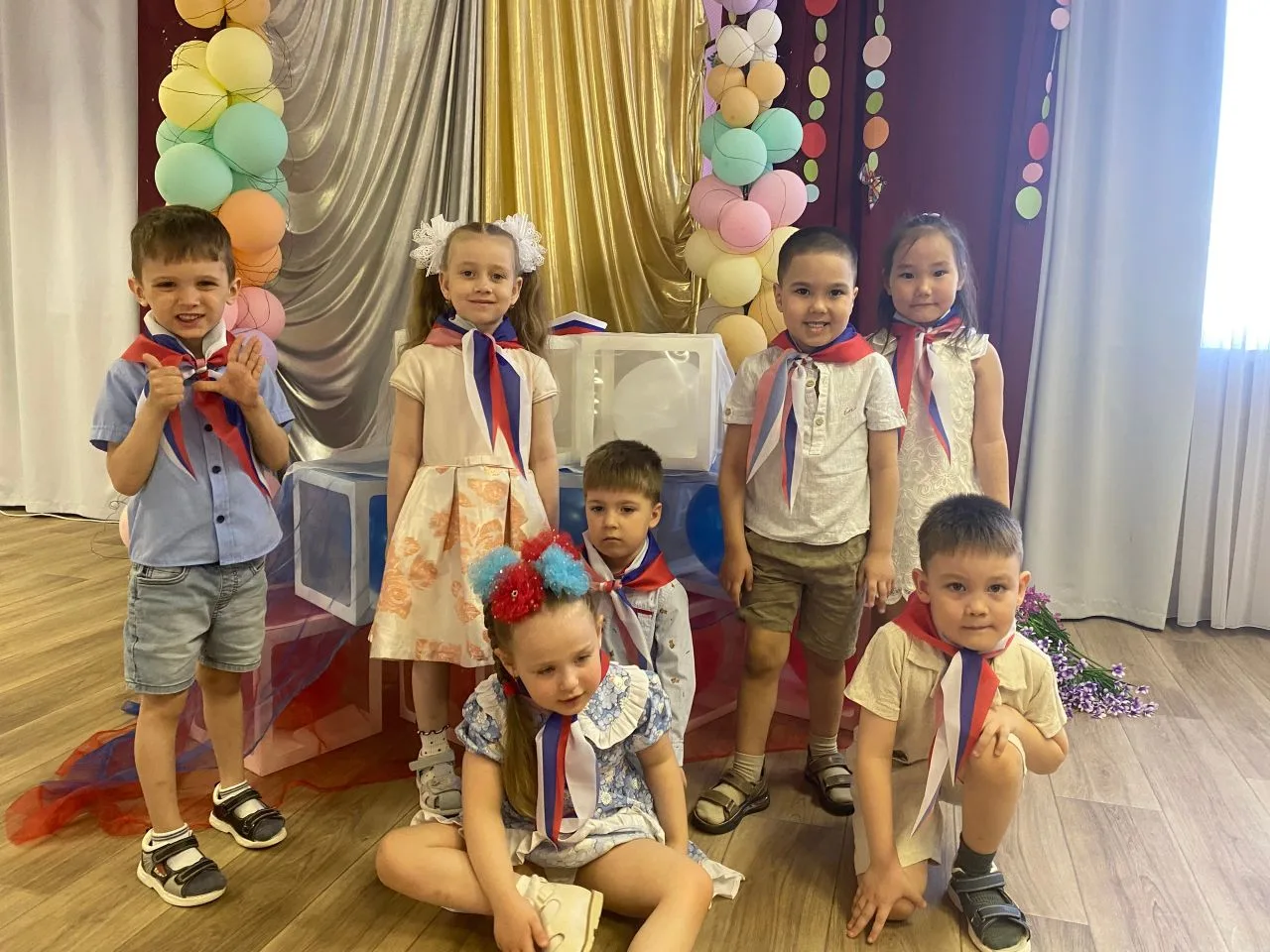 Прошла неделя «Россию изучаем, много мы о ней узнаем» 
В группе «Ладушка» мы с детьми беседовали о б